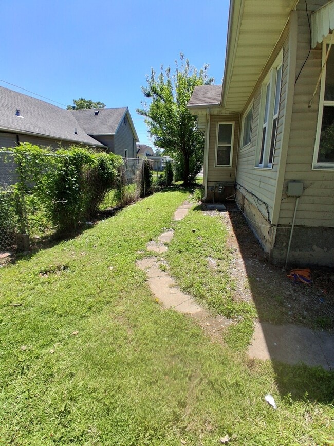Photo - 205 E St Louis St