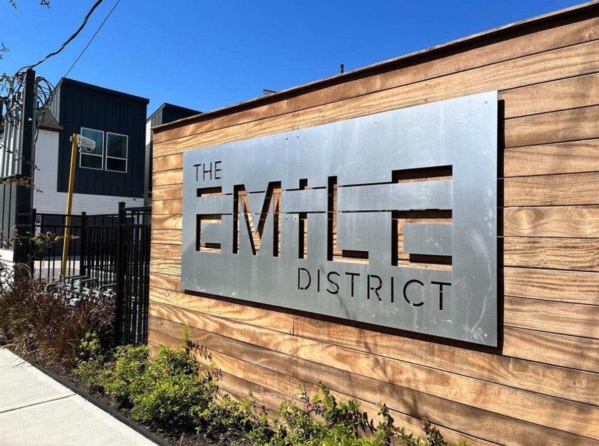 Photo - 719 Emile St