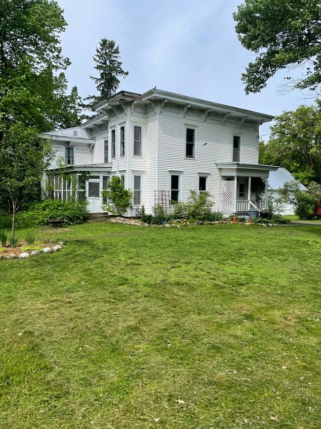 89 Riverside Dr. - 89 Riverside Dr Unit 3