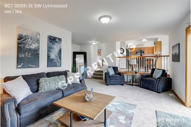 Photo - 907 180th St SW