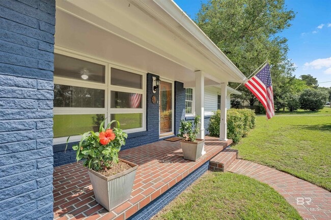 Photo - 252 Bayview St S