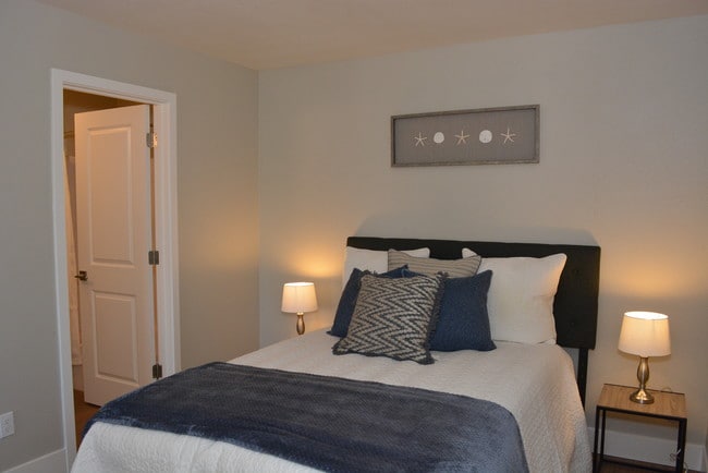 1 BR, 1 BA 480 SF