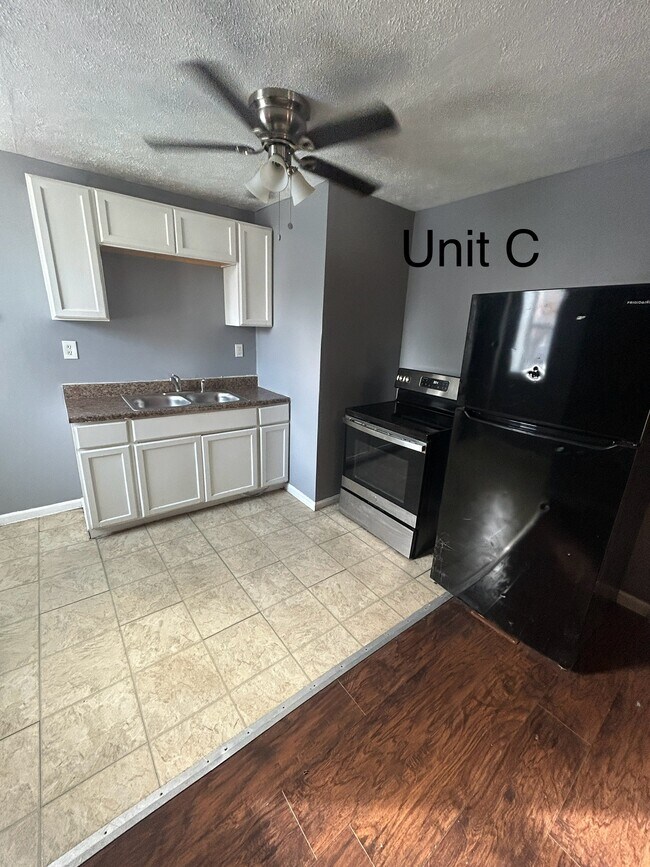 Photo - 2916 Seneca Ave