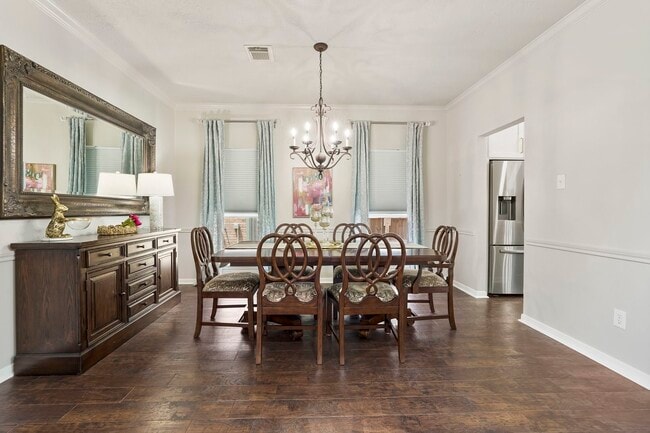 Building Photo - 8615 Discus Dr