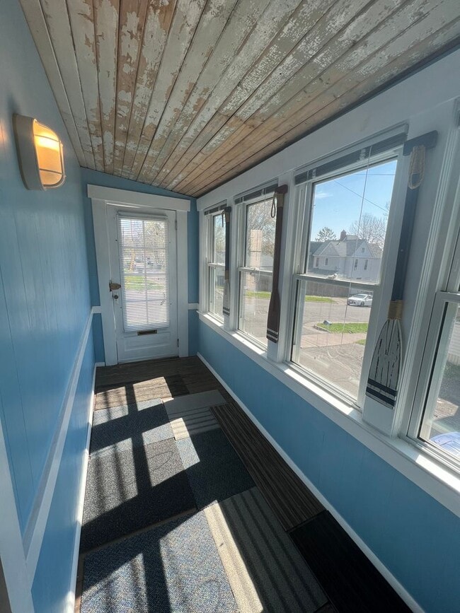 Photo - AVAILABLE JUNE - Perfect 2 Bed 1 Bath In Hillside Neighborhood