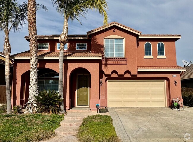 Building Photo - Beautiful 4 Bedroom 3 Full Bath Home in Th...