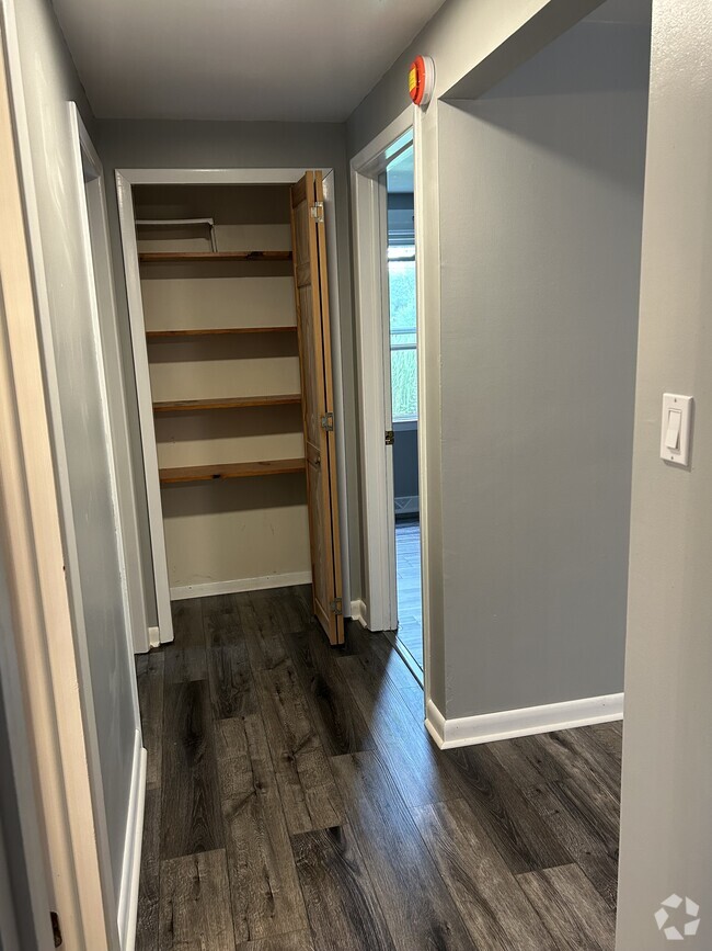 Building Photo - 87 Jeffrey Dr Unit Lower Rental
