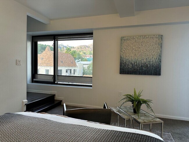 7320 Hawthorn Ave Unit 300