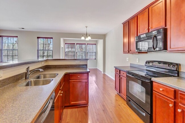 Photo - Spacious townhouse in Tranquil Hill Planta...