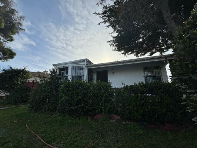 Photo - 9701 S Hoover St House