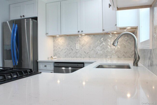 Photo - 451 Warburton Ave Unidad 3