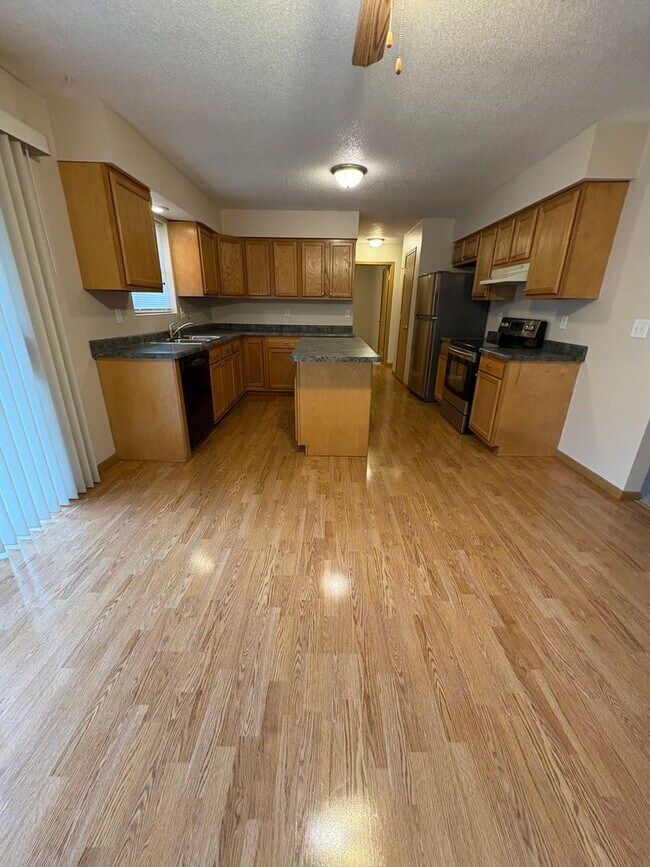 801 Evergreen Dr Unit 2 - Upper