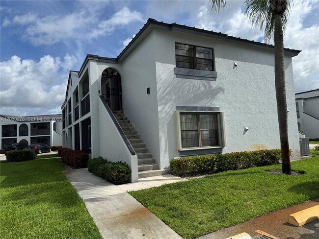 Building Photo - 18250 Mediterranean Blvd Unit 2-15