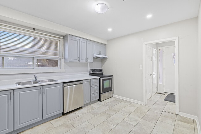 Photo - 957 Beechwood Ave