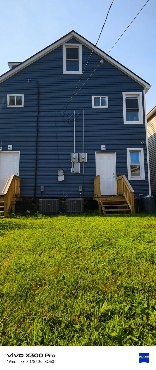 Building Photo - 3415 Yemans St Unit 1