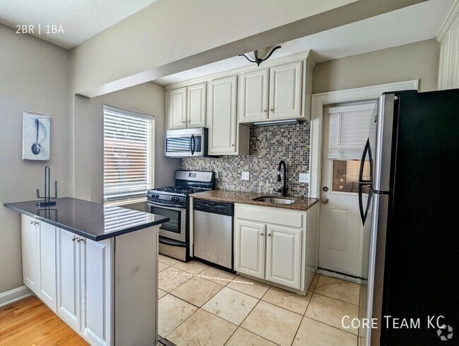 Building Photo - 1107 W 45th St Unit 1101-4 Rental