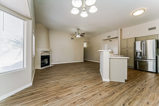 Photo - 1534 W Churchill Pl