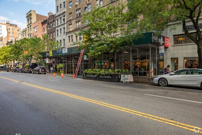 121 W 72nd St New York, NY 10023 - 121 W 72nd St