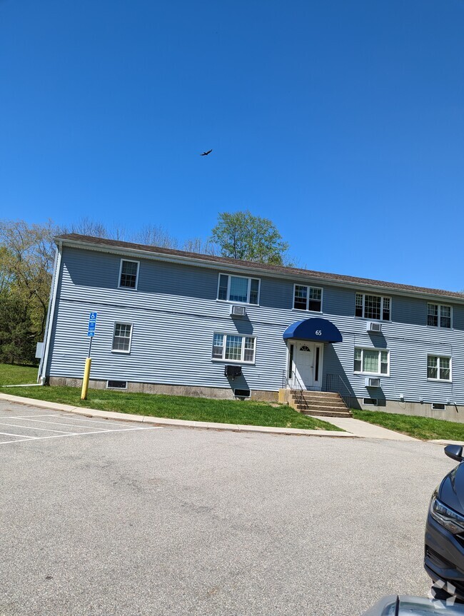 Building Photo - 65 Horse Pond Rd Unit G Rental