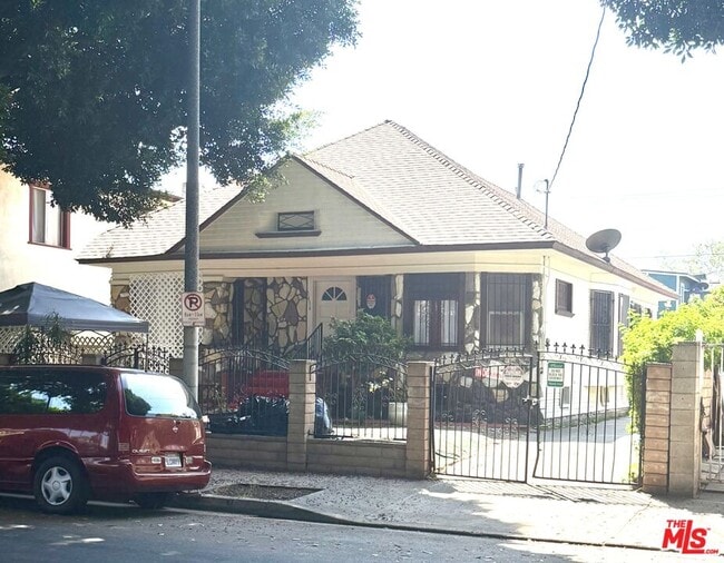 Building Photo - 1434 W 22nd St