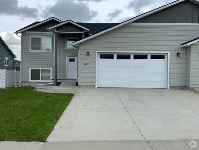 Building Photo - BRAND NEW HOME!!!