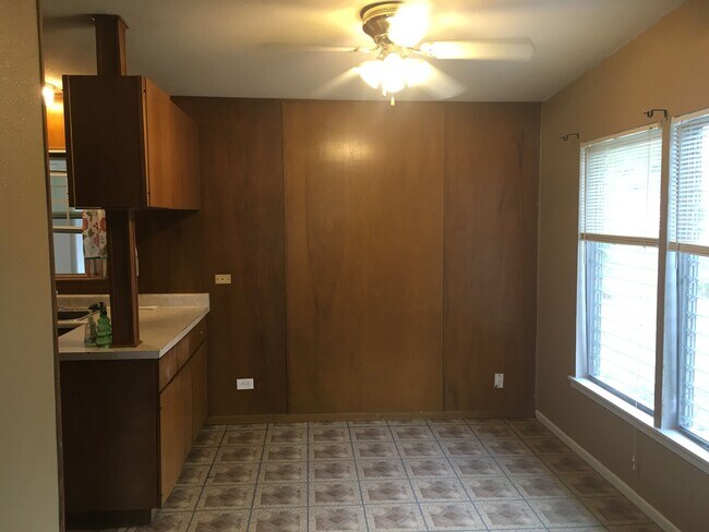 Photo - 327 Sharon Dr