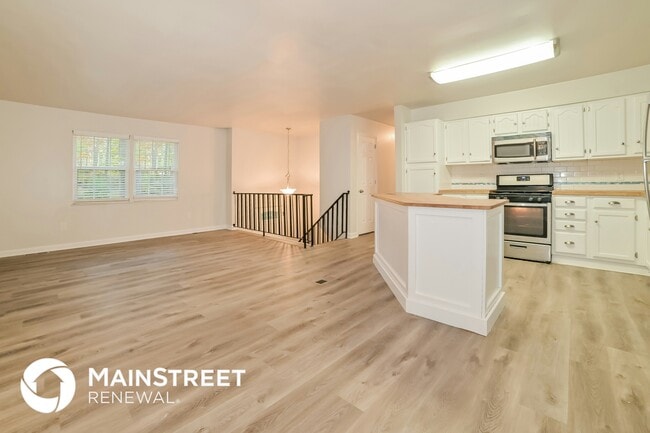 Photo - 165 Cedar Cir