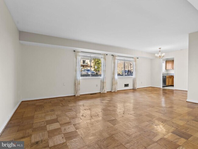 Photo - 10613 Montrose Ave