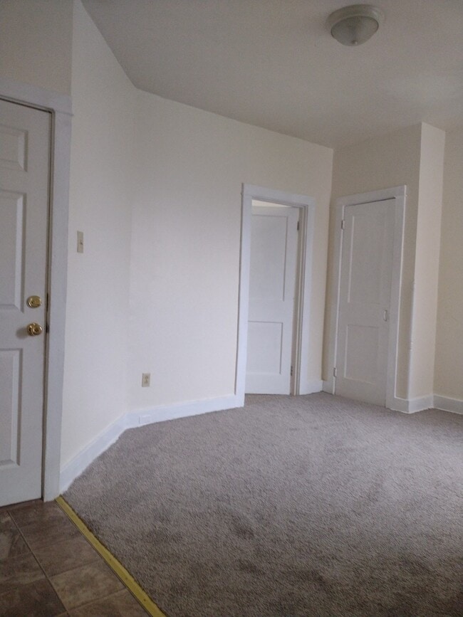 liviing room - 408 S 6th St Unit # 3
