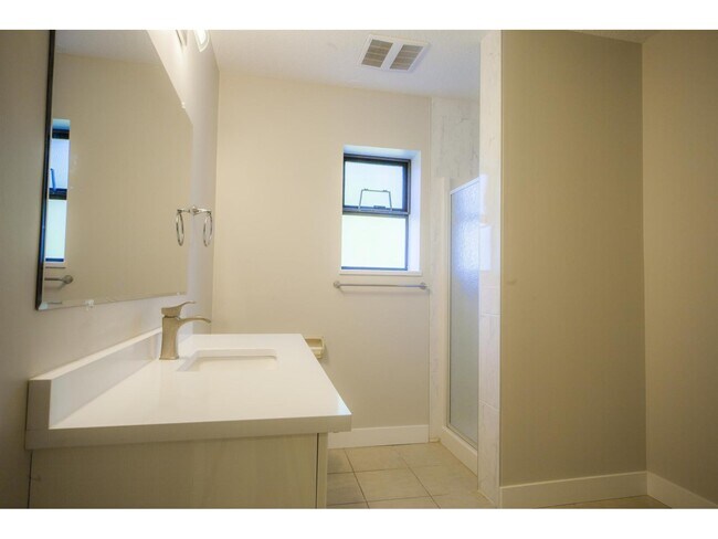 Photo - 11604-1175A 75A Ave.