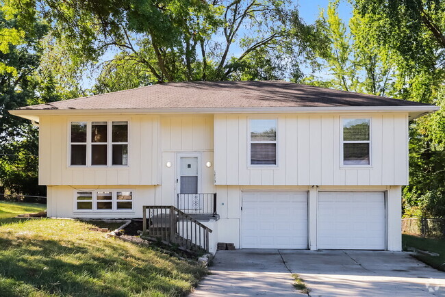 Building Photo - 1713 Evergreen St Rental