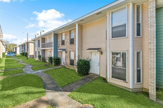 Building Photo - 1781 Boulevard De Province Rental