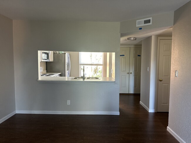 1996 Greenglen Dr Unit 204