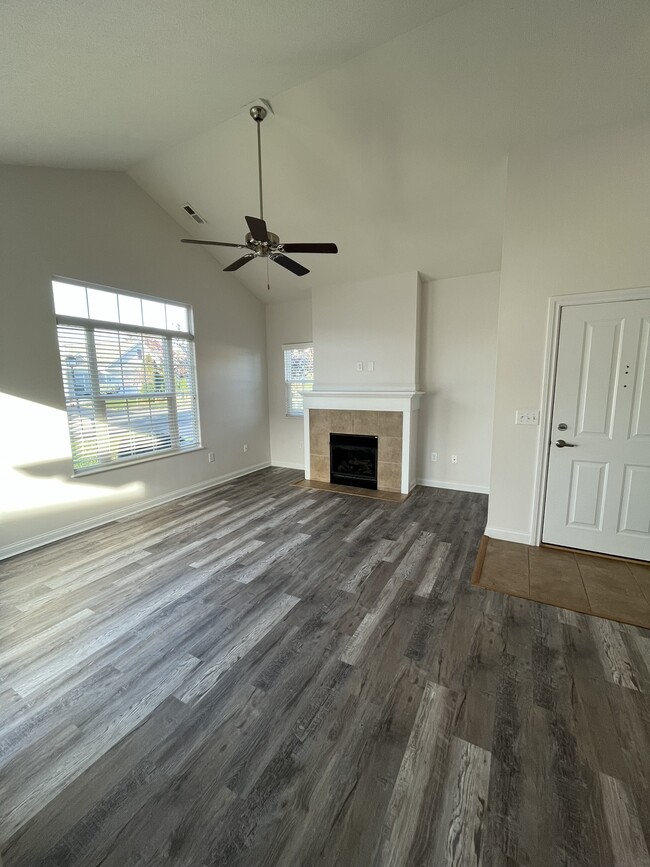 Photo - 6897 Rothwell St Unidad 6897 Rental