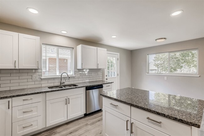 Photo - 1732 Florence St