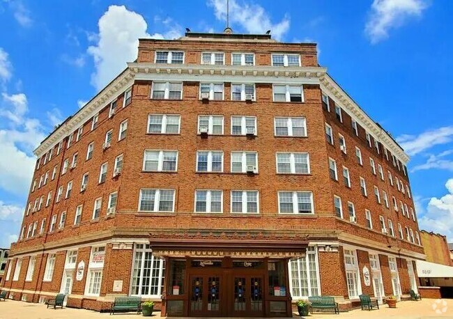 Building Photo - 208 W State St Rental