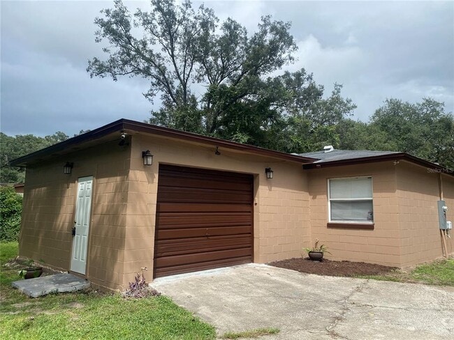 1608 Long Ln