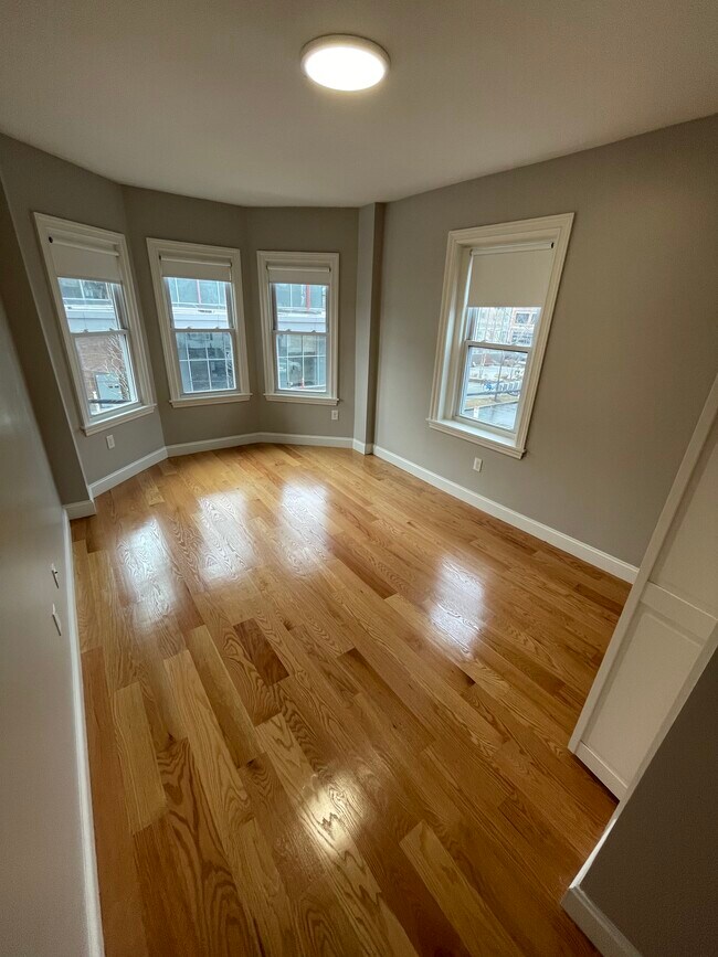 Building Photo - 120 Berkshire St Rental