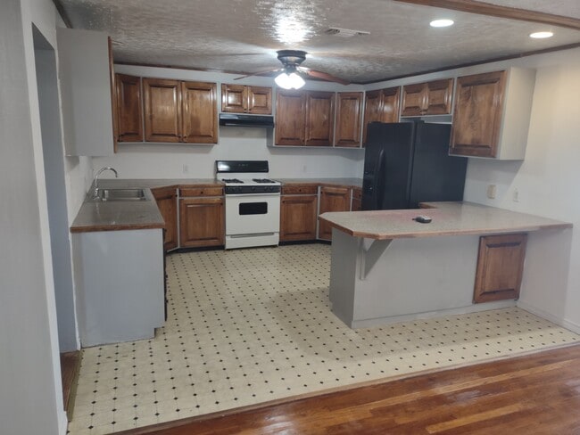 Photo - 1405 Woodruff Ln