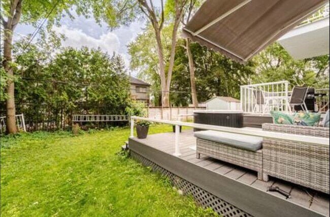 Building Photo - 184 Rue Dufferin