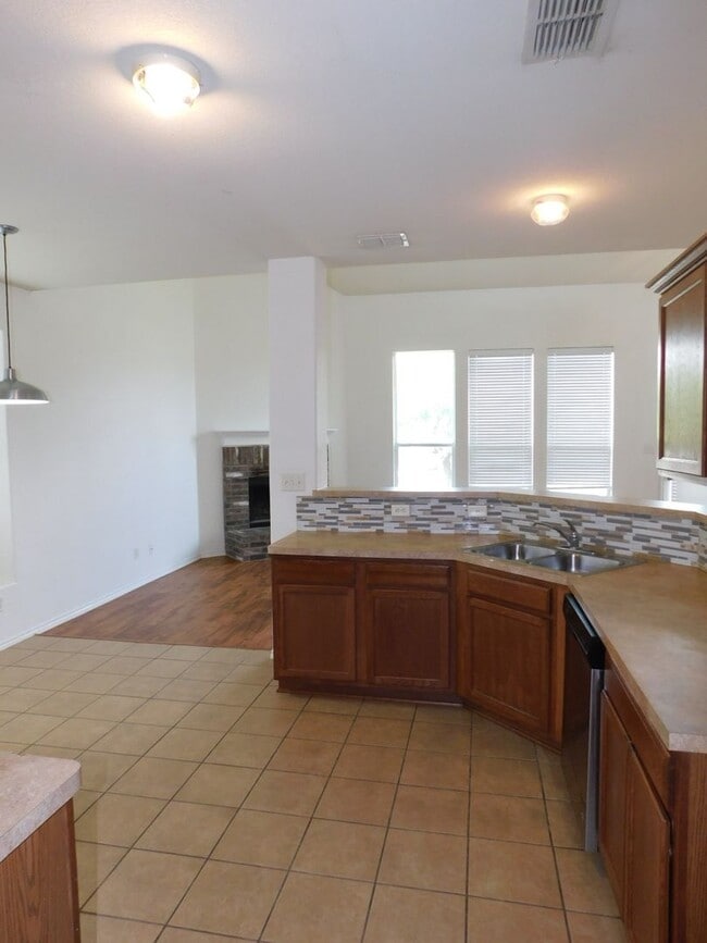 Photo - Large 4 bed house with master downstairs a...