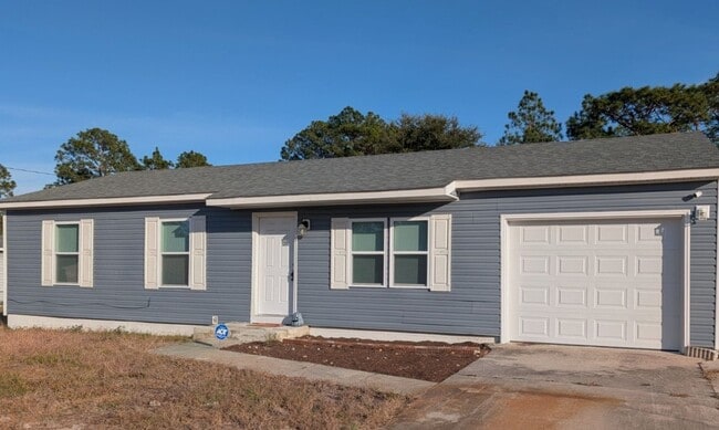 Building Photo - Newly Remodeled Hubert Home