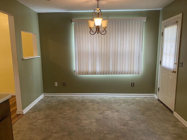 Photo - 802 Hidden Hollow Cir