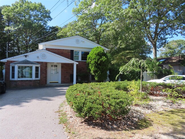 Building Photo - 1210 Smithtown Ave Unit Upper Rental