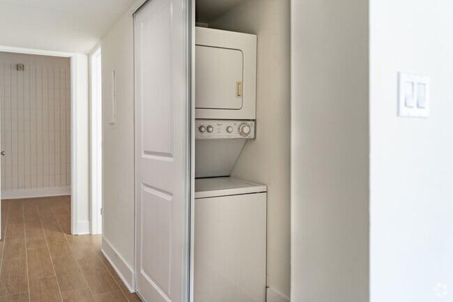 1BD, 1BA - 620SF - Laundry