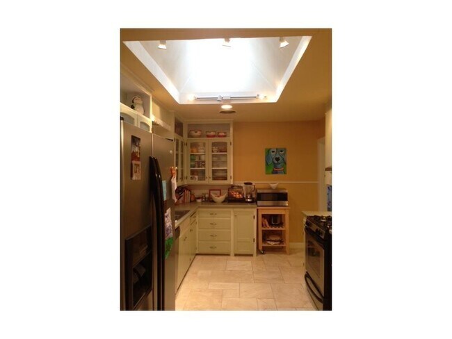 Photo - 2400 W 7th St