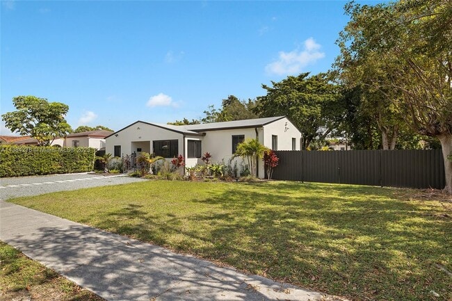 Photo - 601 SW 44th Pl