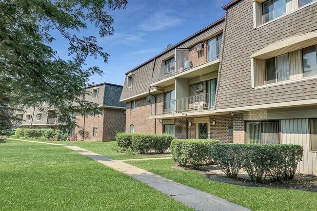 Rear View - 108 E Bailey Rd Unit M