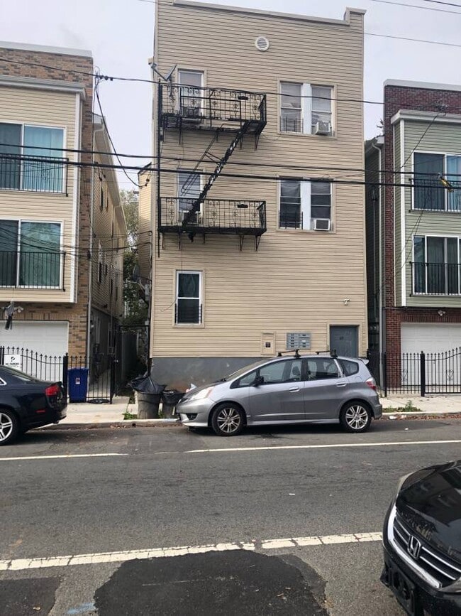 Photo - 495 S 18th St Unit 4