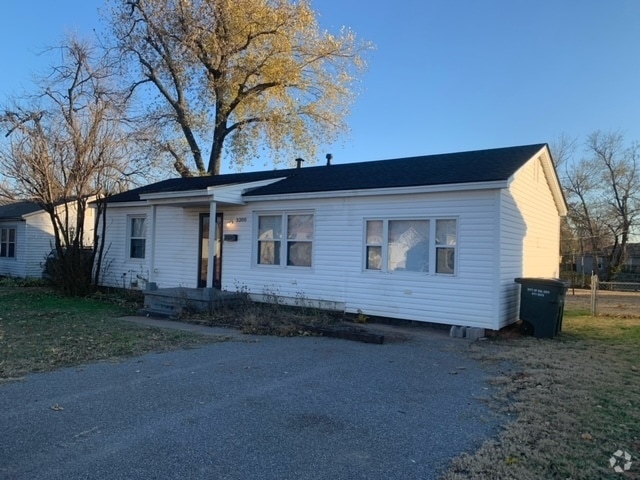 Building Photo - 21st Rental